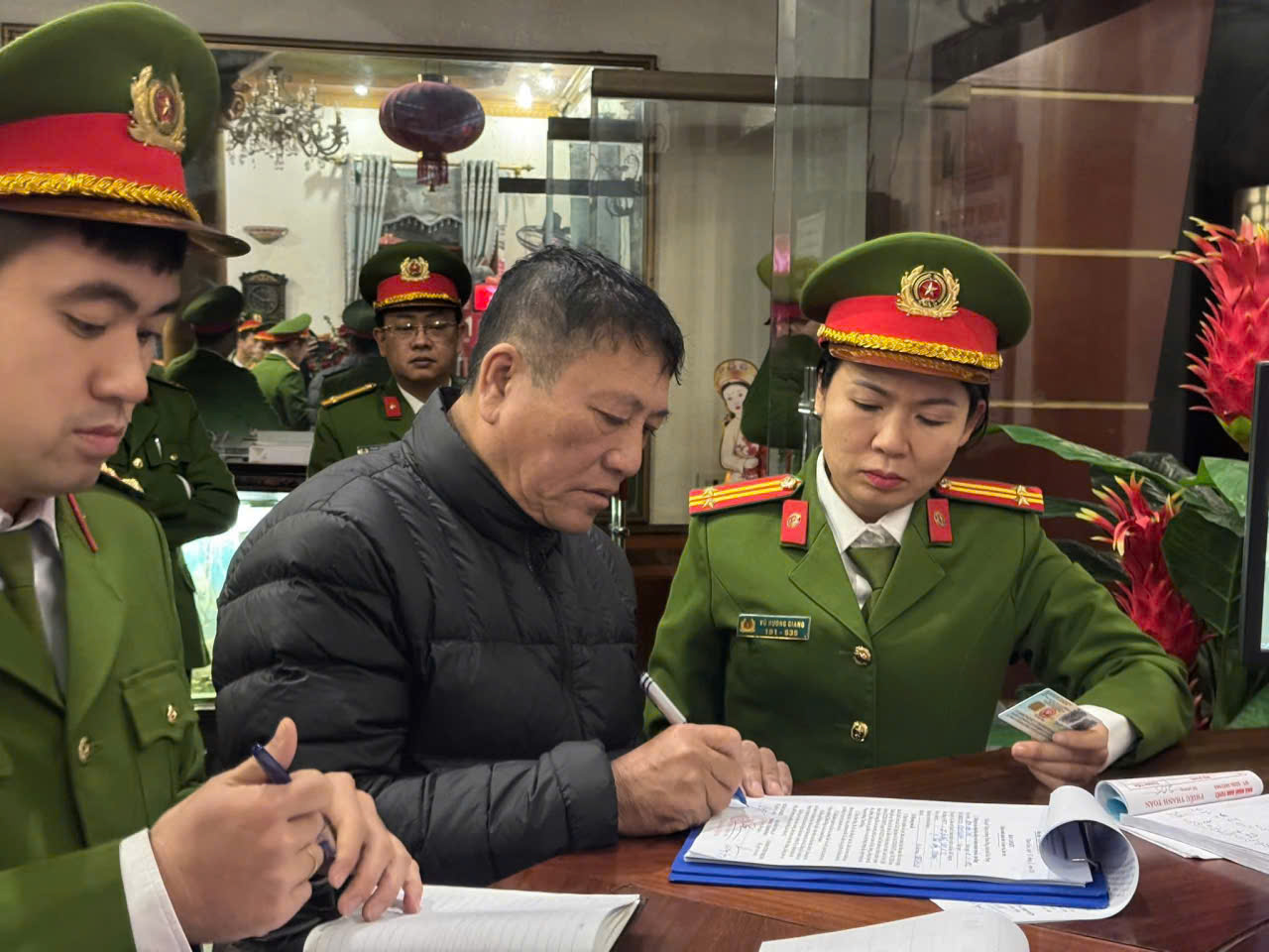 Công an phường Thành Đông tăng cường kiểm tra nhà cho thuê trọ, các cơ sở lưu trú trên địa bàn